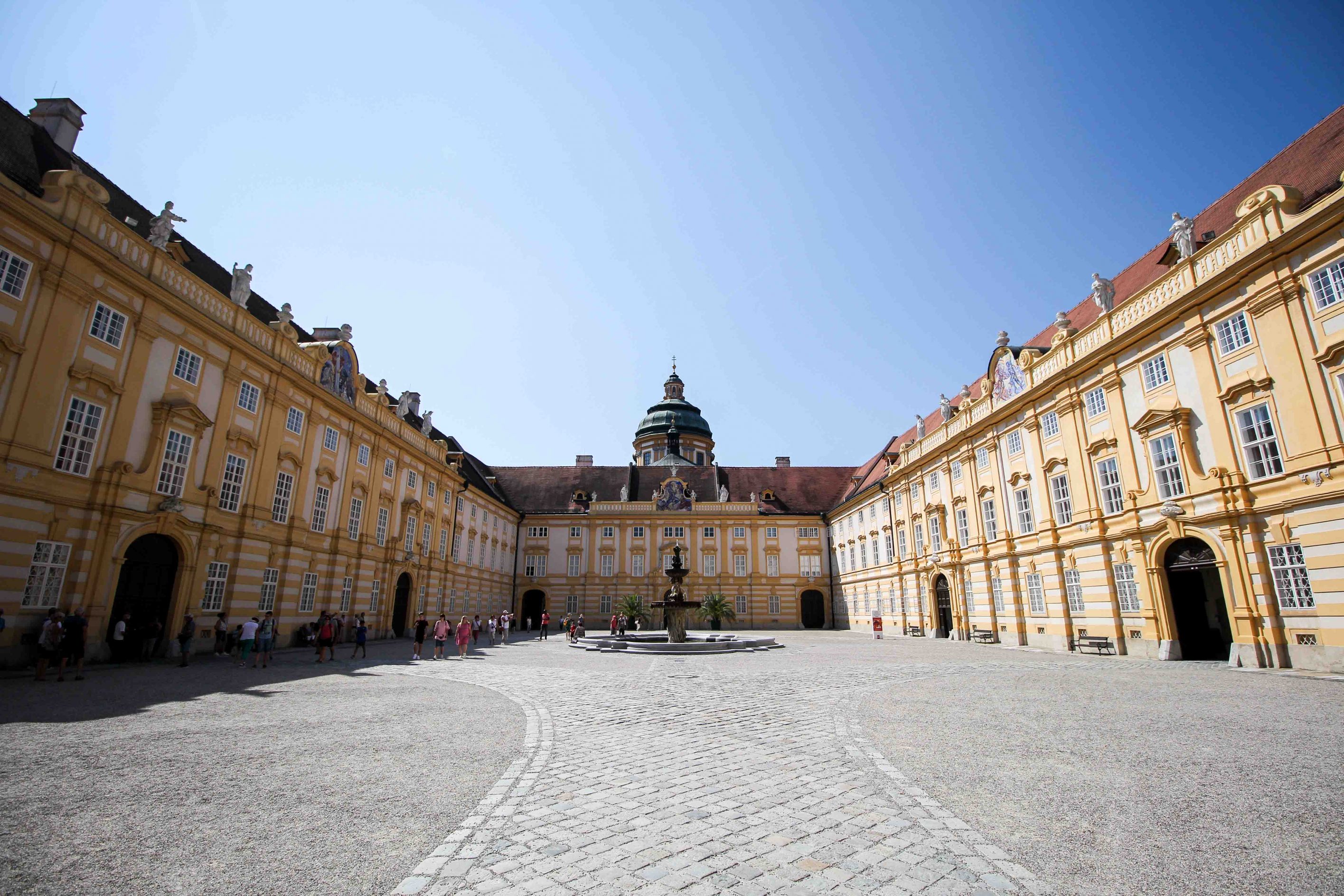 Wachau Österreich Melk Stift Melk Benediktinerkloster Insider Tipps Sehenswürdigkeiten Donaukreuzfahrt Arosa 2