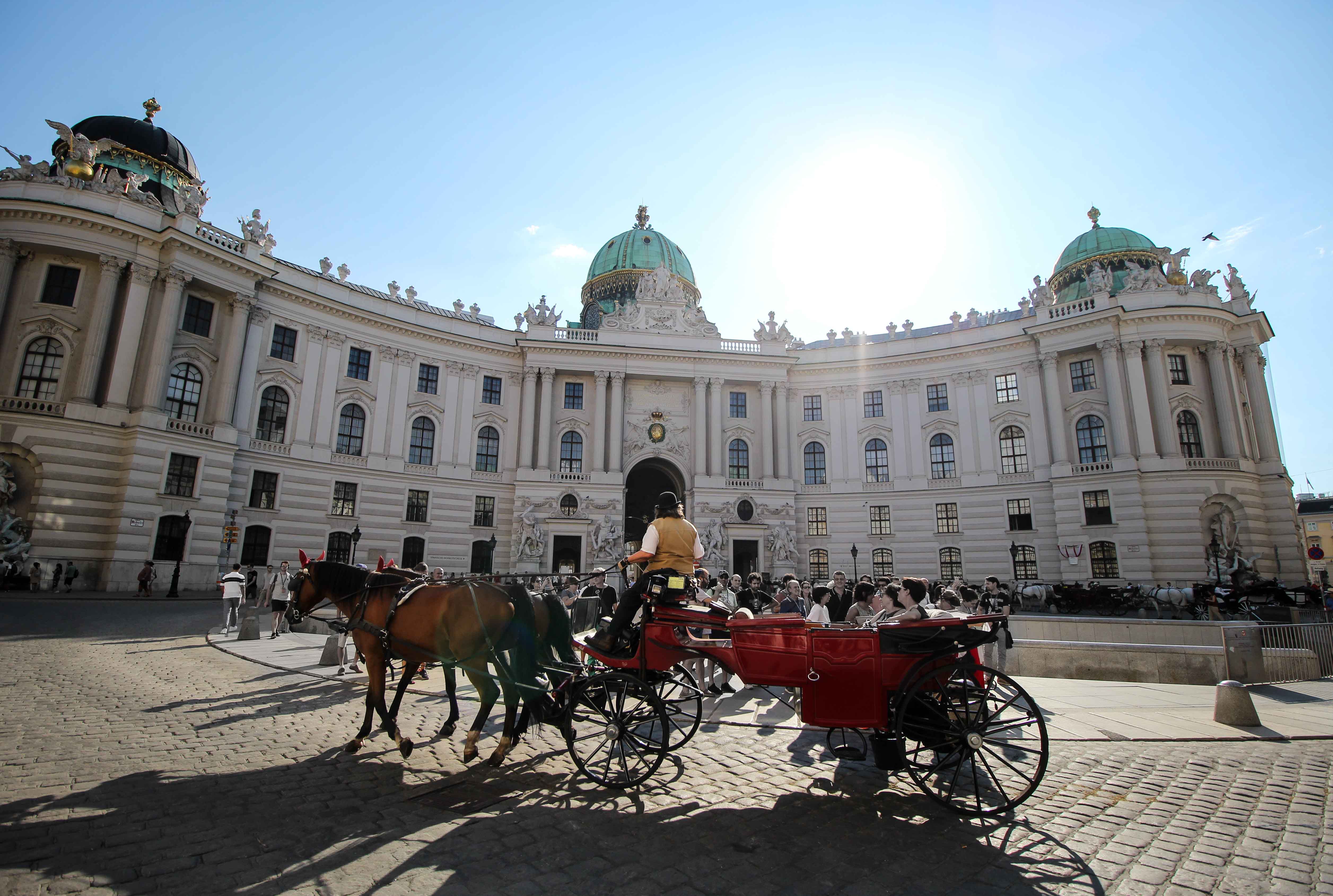 Wien Insider Tipps Sehenswürdigkeiten Wien Innenstadt Pferdekutsche Sightseeing Wien Vienna Donaukreuzfahrt Arosa