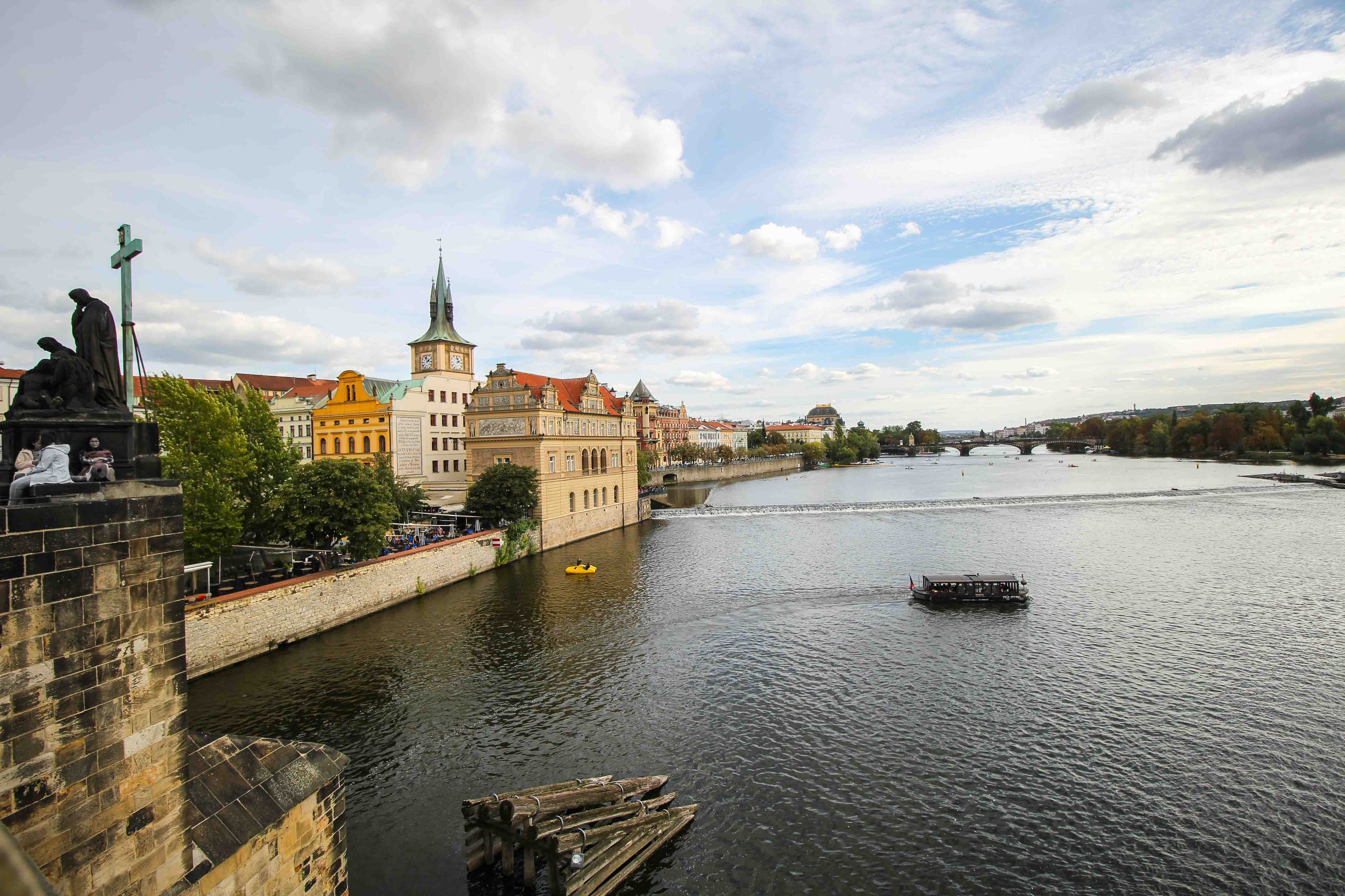 Top 10 Tipps Kurztrip Prag Karlsbrücke Blick Moldau Sehenswürdigkeiten Prag Insidertipps Reiseblog