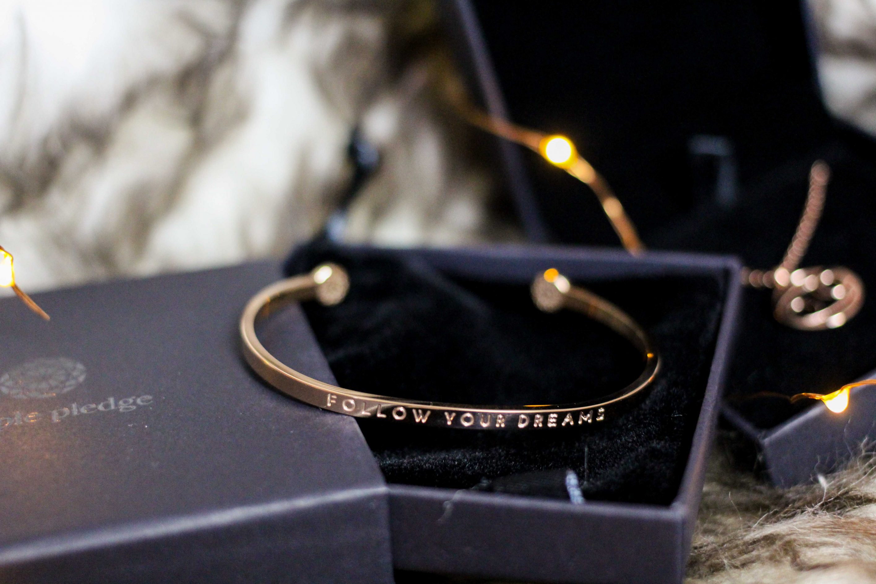 Blogger Adventskalender simple pledge Schmuck individualisieren Armreif Follow your Dreams Blogger Deutschland 2