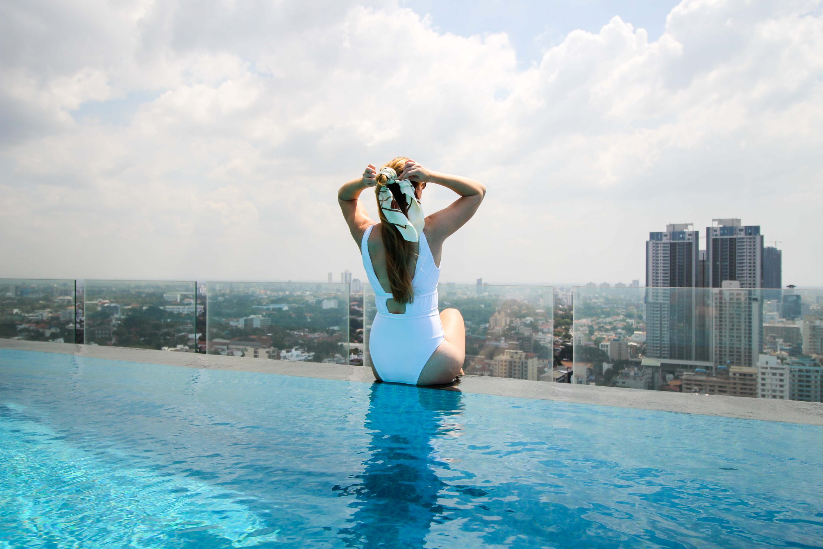 Mövenpick Colombo Hotel Reiseblog Brinisfashionbook Infinity Pool Skyline Colombo bestes Hotel Sri Lanka Reise