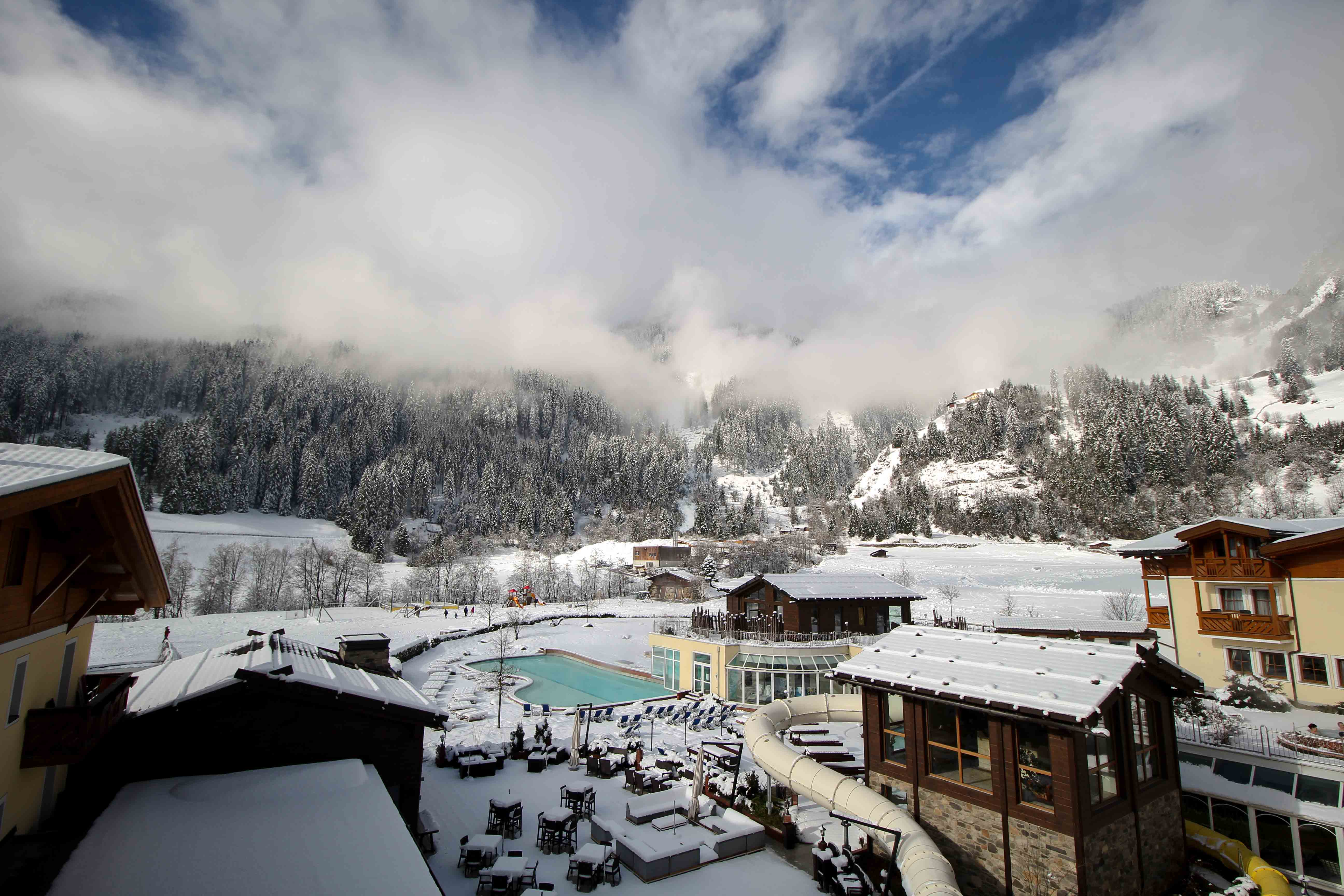 Südtirol Hotel Schneeberg Italien Wellnesshotel Reiseblog Wellnessurlaub Kurzurlaub Hotelempfehlung Skiurlaub Winterurlaub Balkon Außenpool beheizt Winterlandschaft