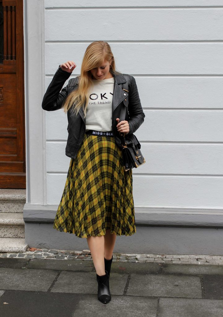 Midi Karo Rock mit Zierfalten Statement-Bund Logo am Bund Miss Sixty karrierter Rock Midirock Streetstyle Outfit Modeblog 7