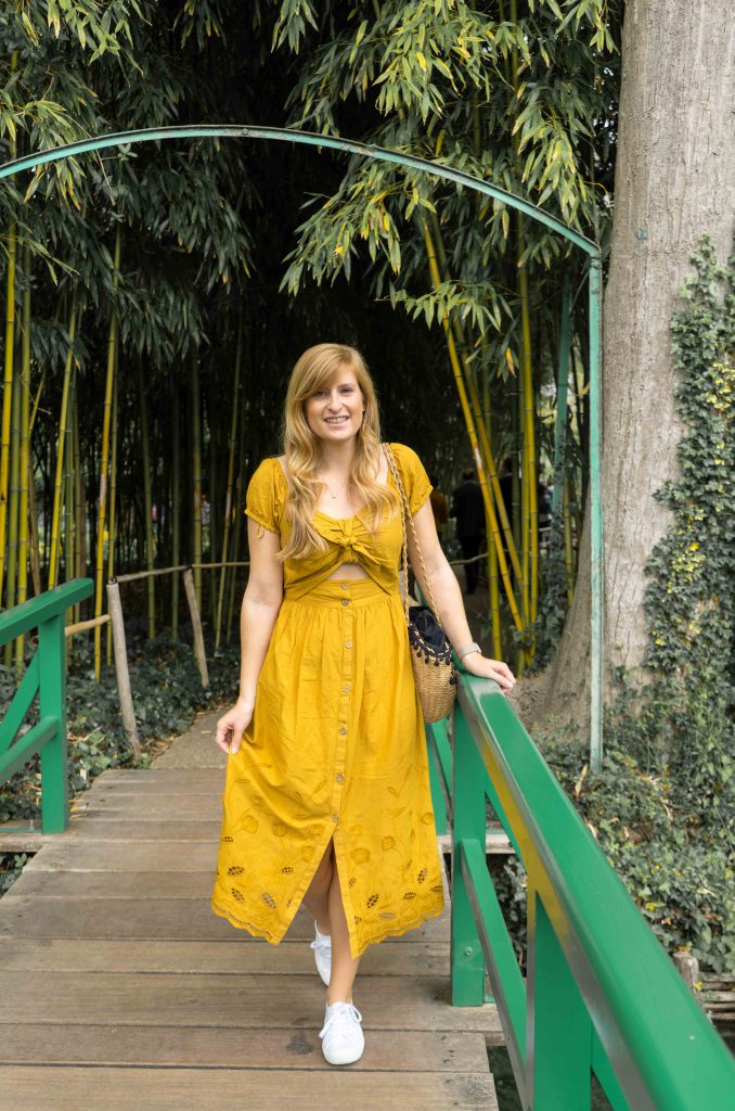 Sommerkleid Cut Outs Zara senfgelb Sommeroutfit Urlaub Normandie was tragen Giverny Monets Garten Modeblog 2