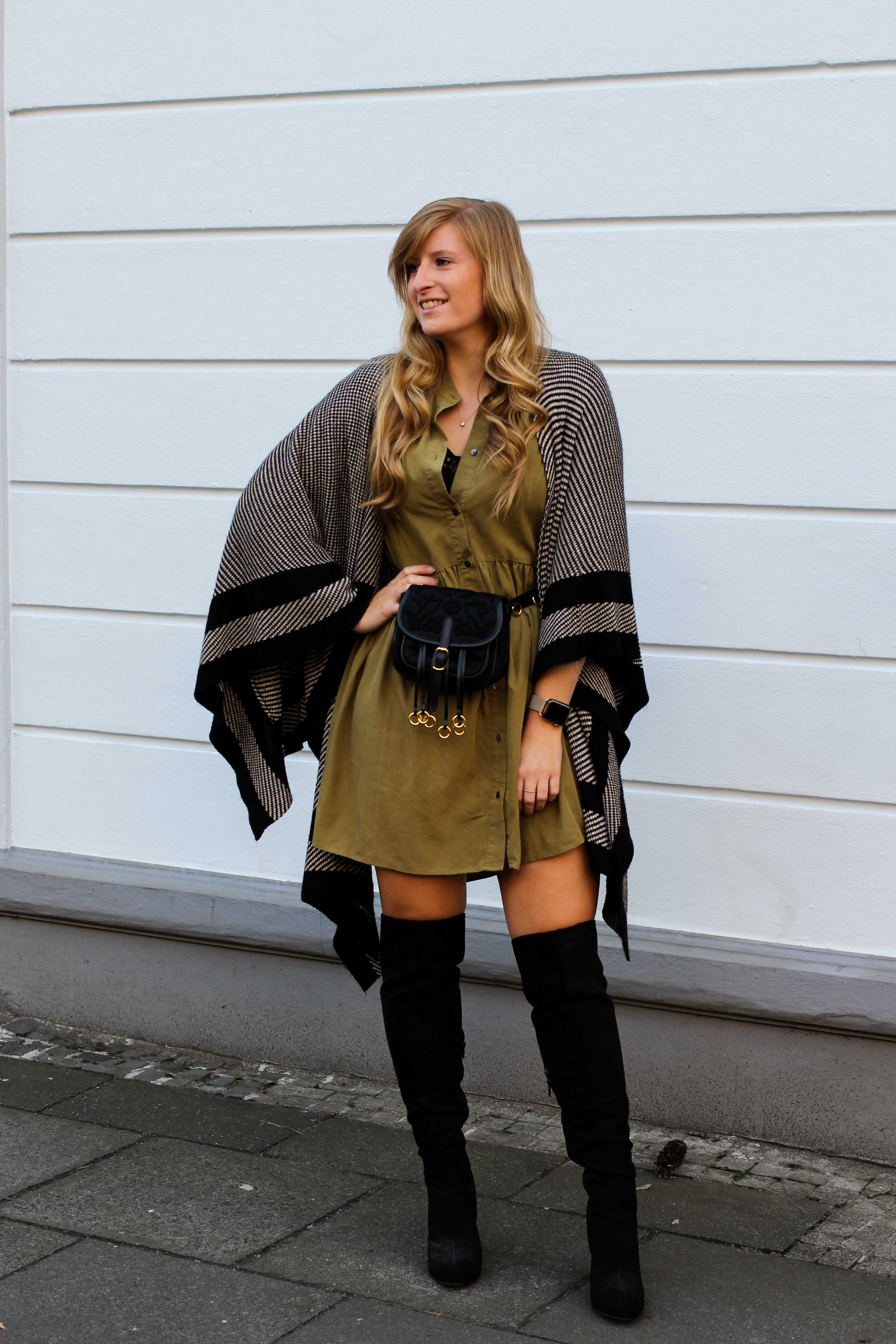 Overknees Gürteltasche Prada Poncho Second-Hand Kleidung kombinieren Streetstyle Outfit Bonn Zara Kleid grün Frühling 2019 1