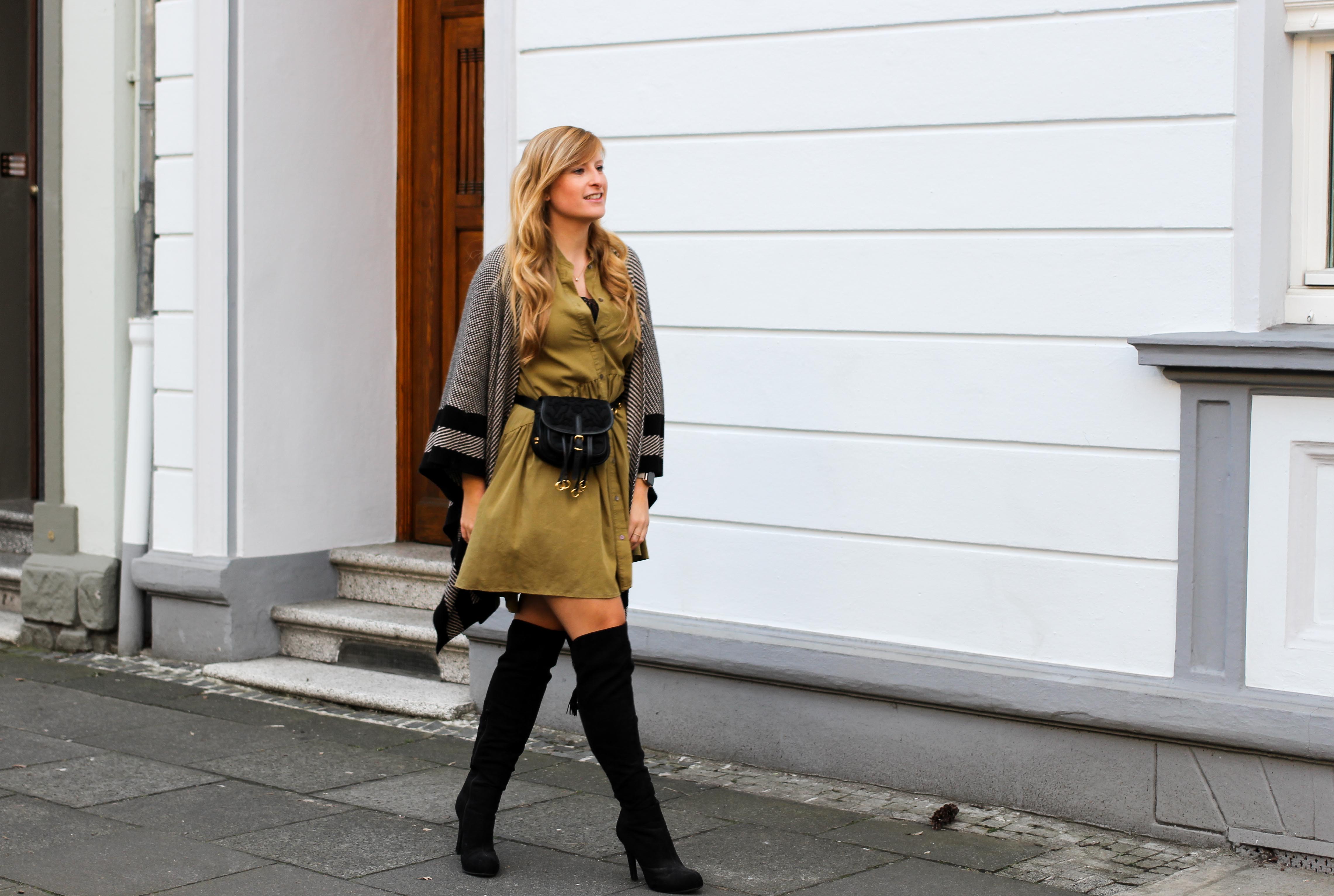 Overknees Gürteltasche Prada Poncho Second-Hand Kleidung kombinieren Streetstyle Outfit Bonn Zara Kleid grün Frühling 2019 5