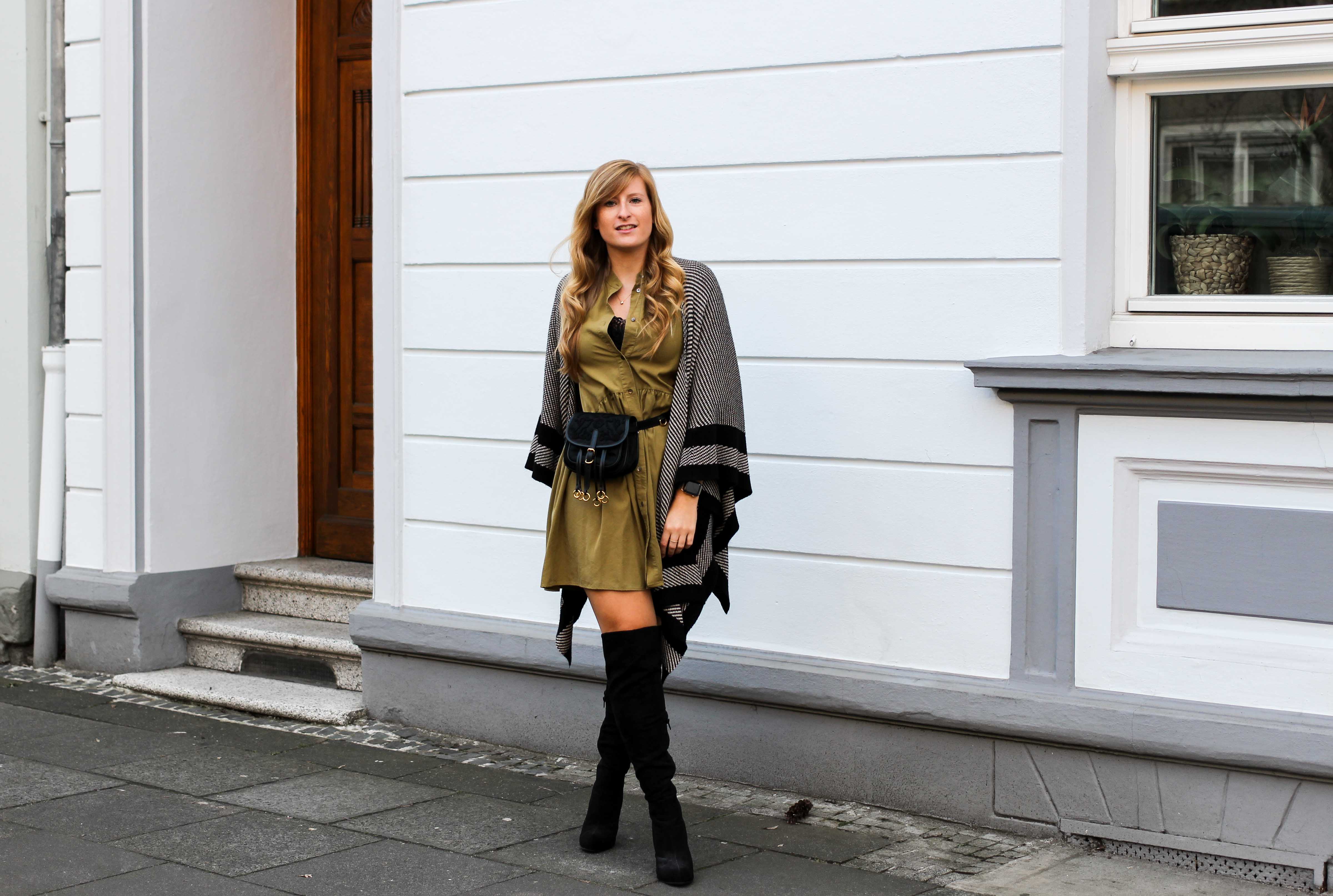 Overknees Gürteltasche Prada Poncho Second-Hand Kleidung kombinieren Streetstyle Outfit Bonn Zara Kleid grün Frühling 2019 92