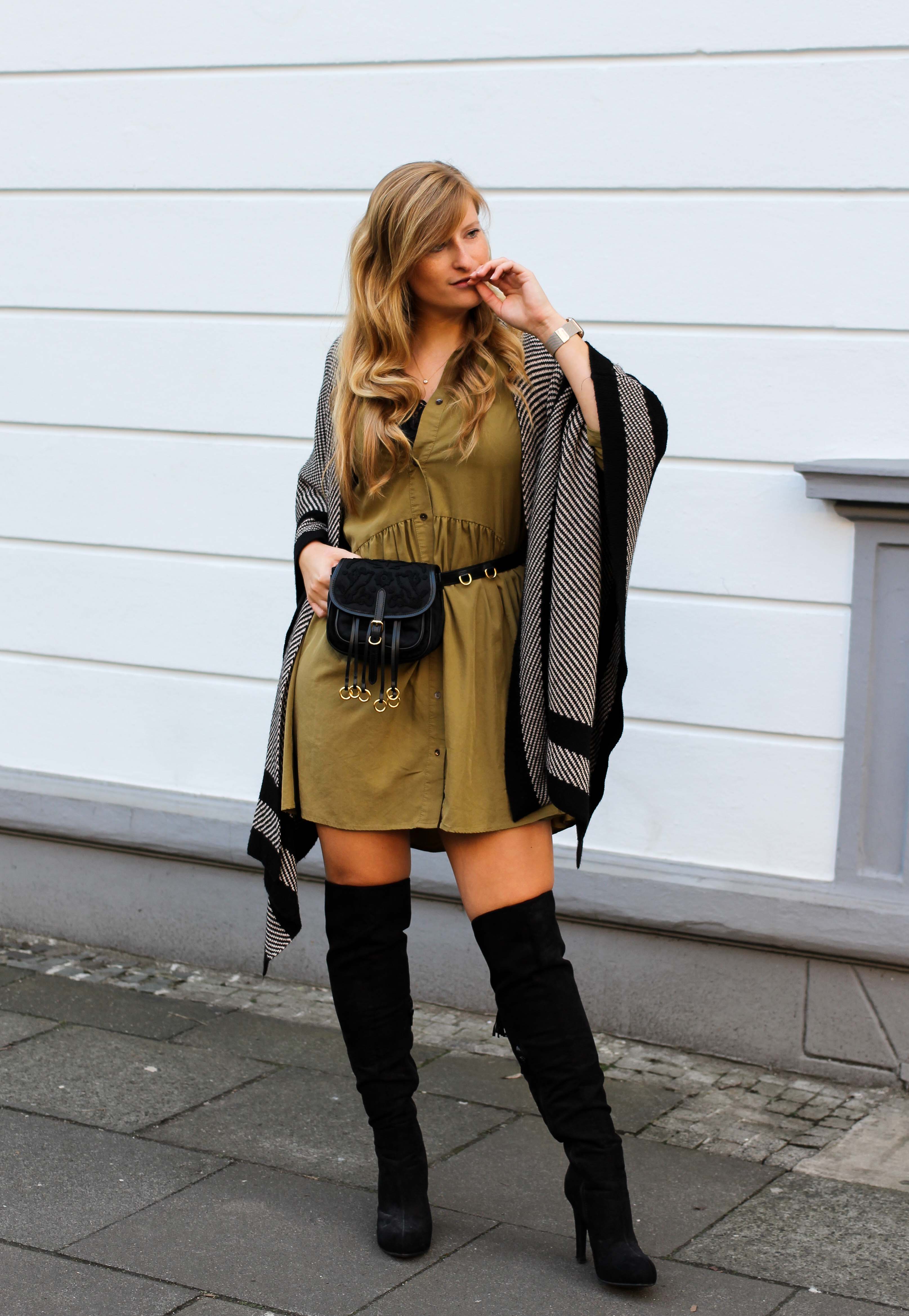Overknees Gürteltasche Prada Trendtasche 2019 Poncho Second-Hand Kleidung kombinieren Streetstyle Outfit Bonn Zara Kleid grün 6