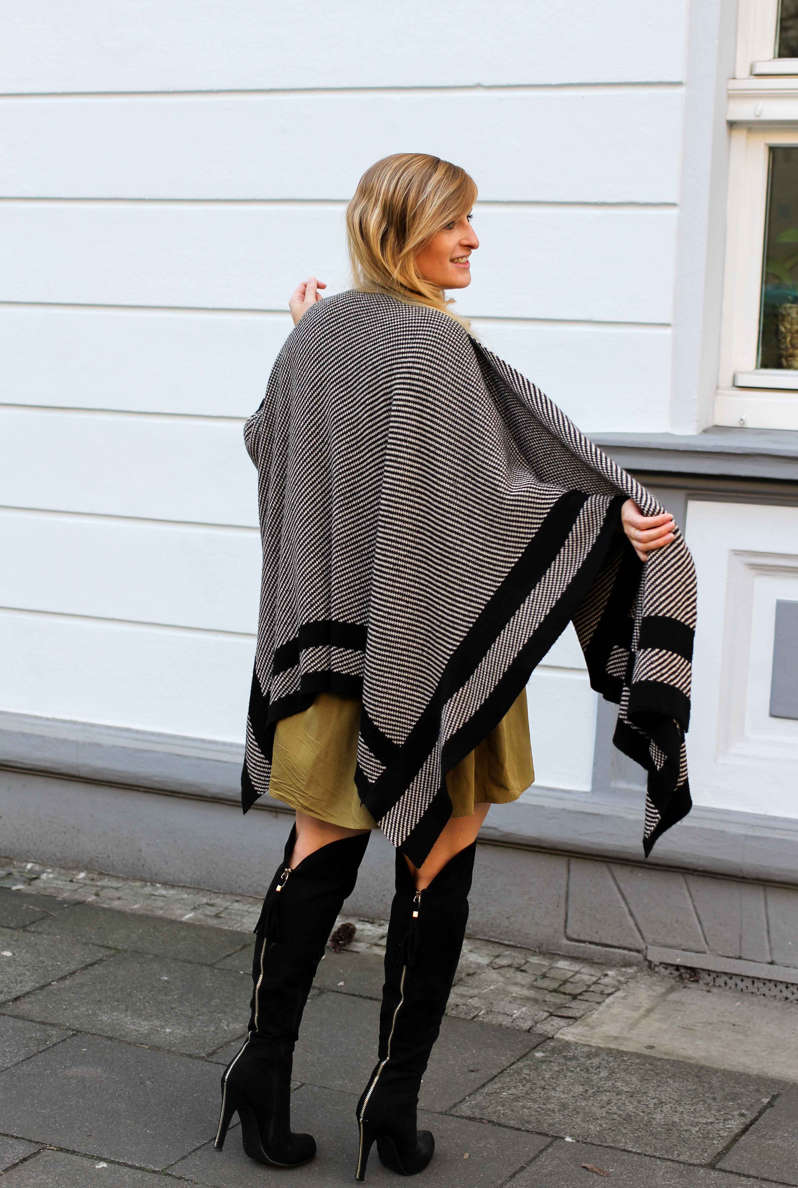 Overknees Poncho Second-Hand Kleidung kombinieren Streetstyle Outfit Bonn Zara Kleid grün Frühling 2019 7
