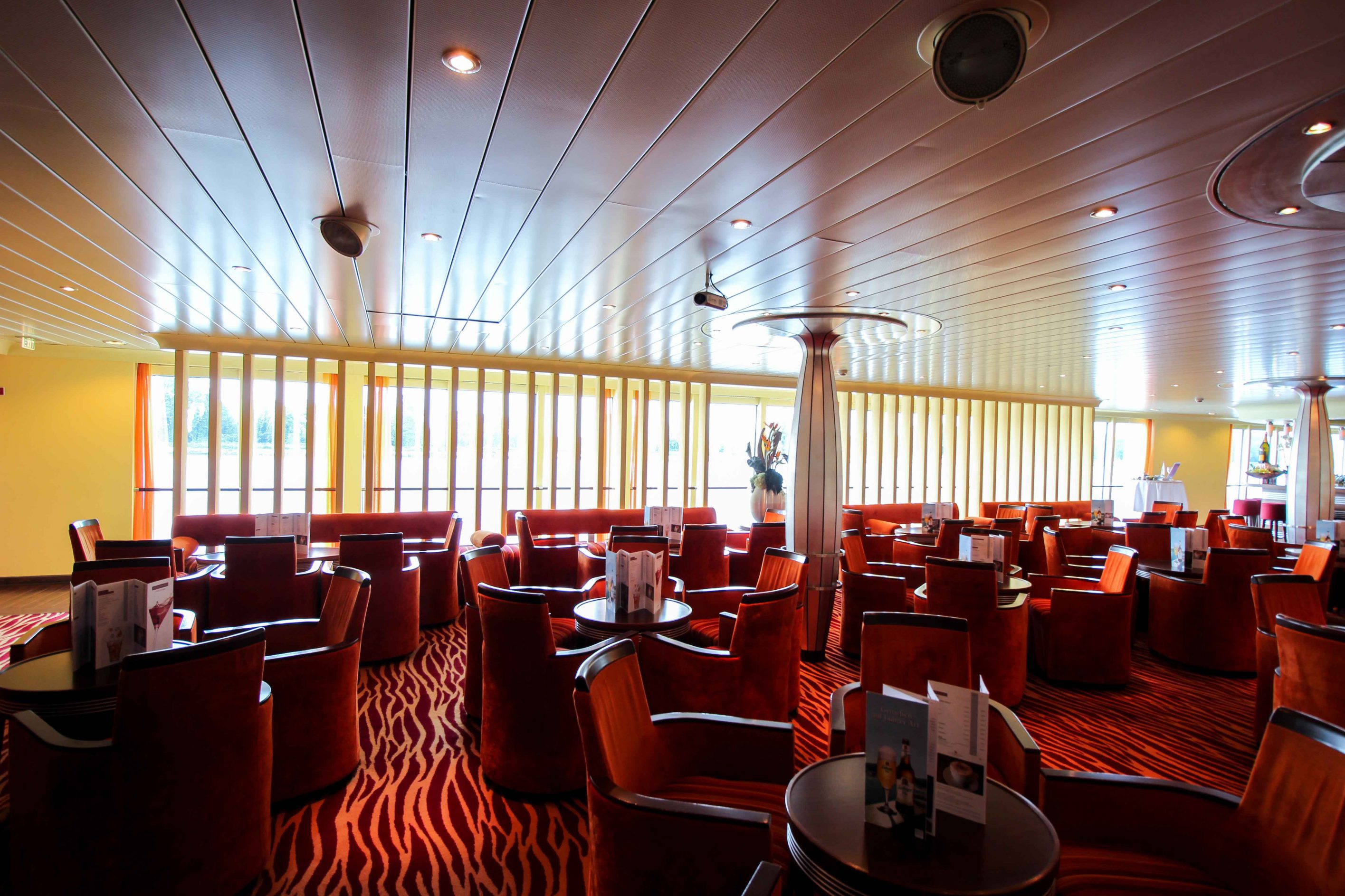 AROSA VIVA Kreuzfahrtschiff Lounge Bar Seine Flusskreuzfahrt