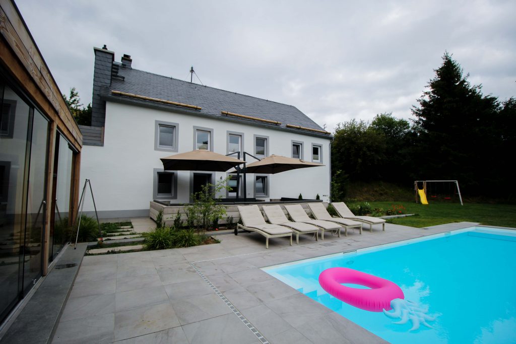 Geburtstagsfeier Location Villa Eifel Deutschland besondere Location JGA Villa mieten Muxerath Villa Steinshof Hasenhof Pool 2