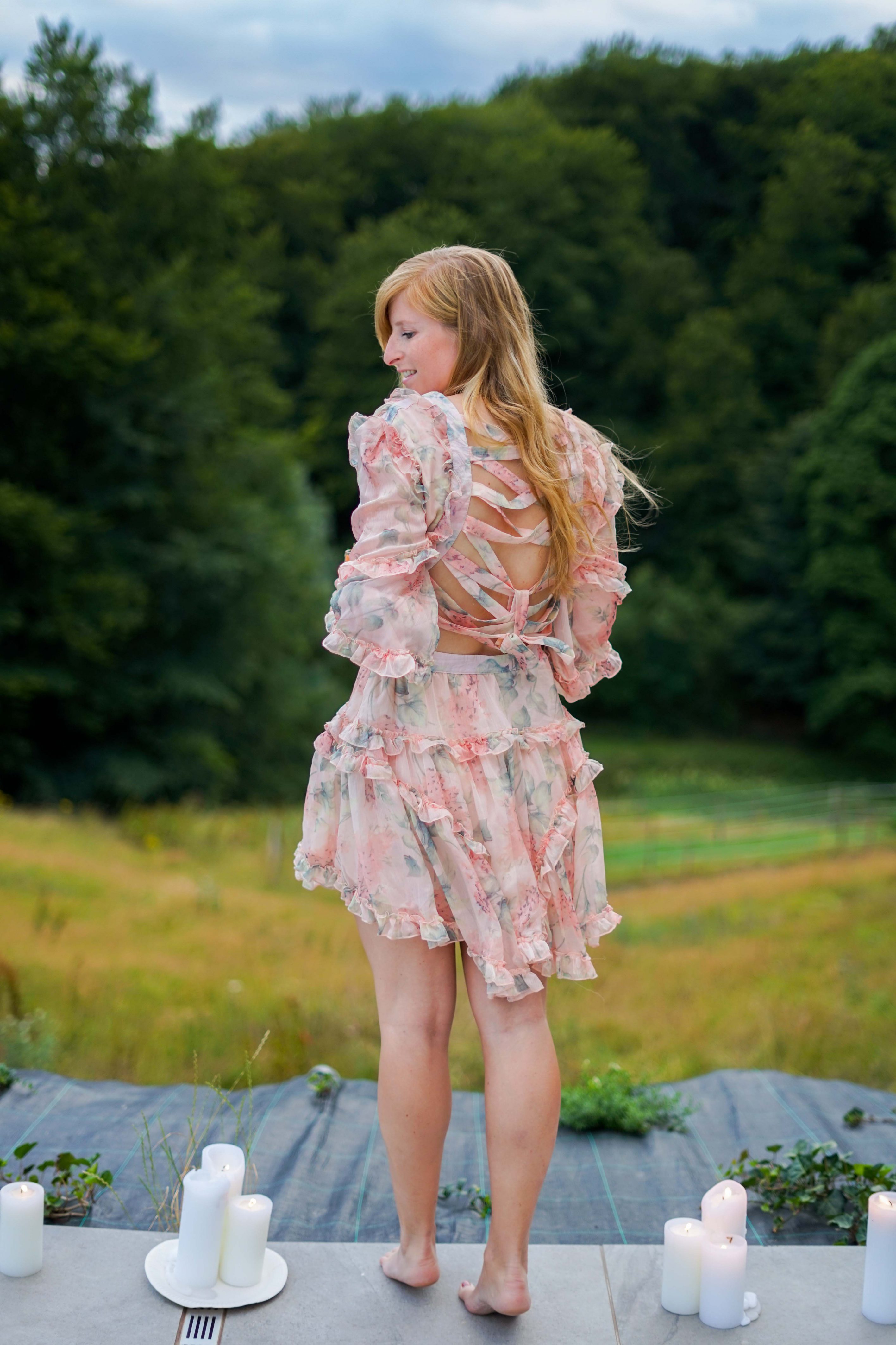 Geburtstagsfeier Location Villa Eifel Deutschland besondere Location JGA Villa mieten Muxerath Villa Steinshof Hasenhof Zimmermann Lookalike Kleid