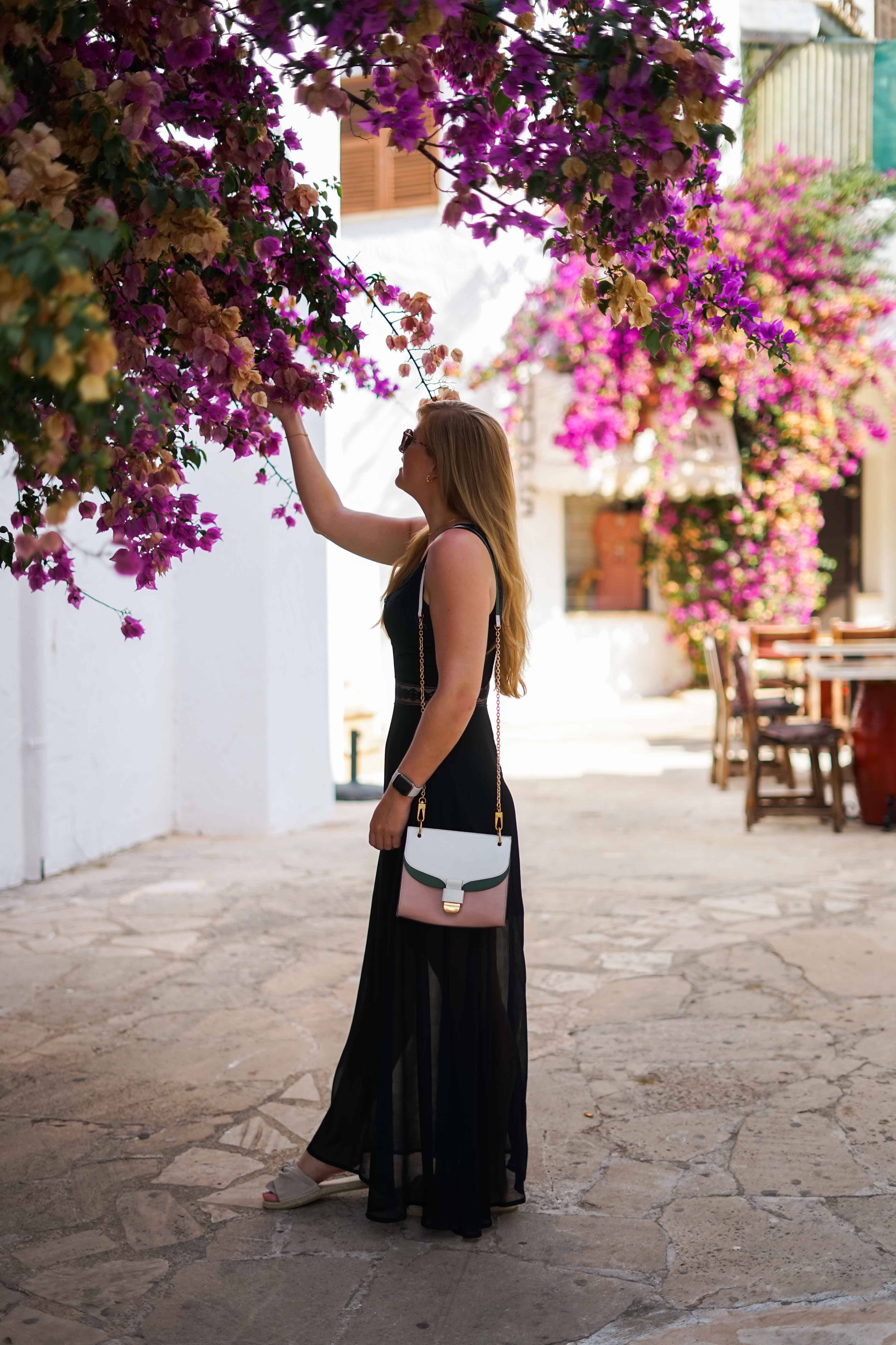 Top 10 Mallorca Instagram Spots Cala D'Or Santorin Blumenlocation Gasse schönste Fotolocations Sehenswürdigkeiten Mallorca 2