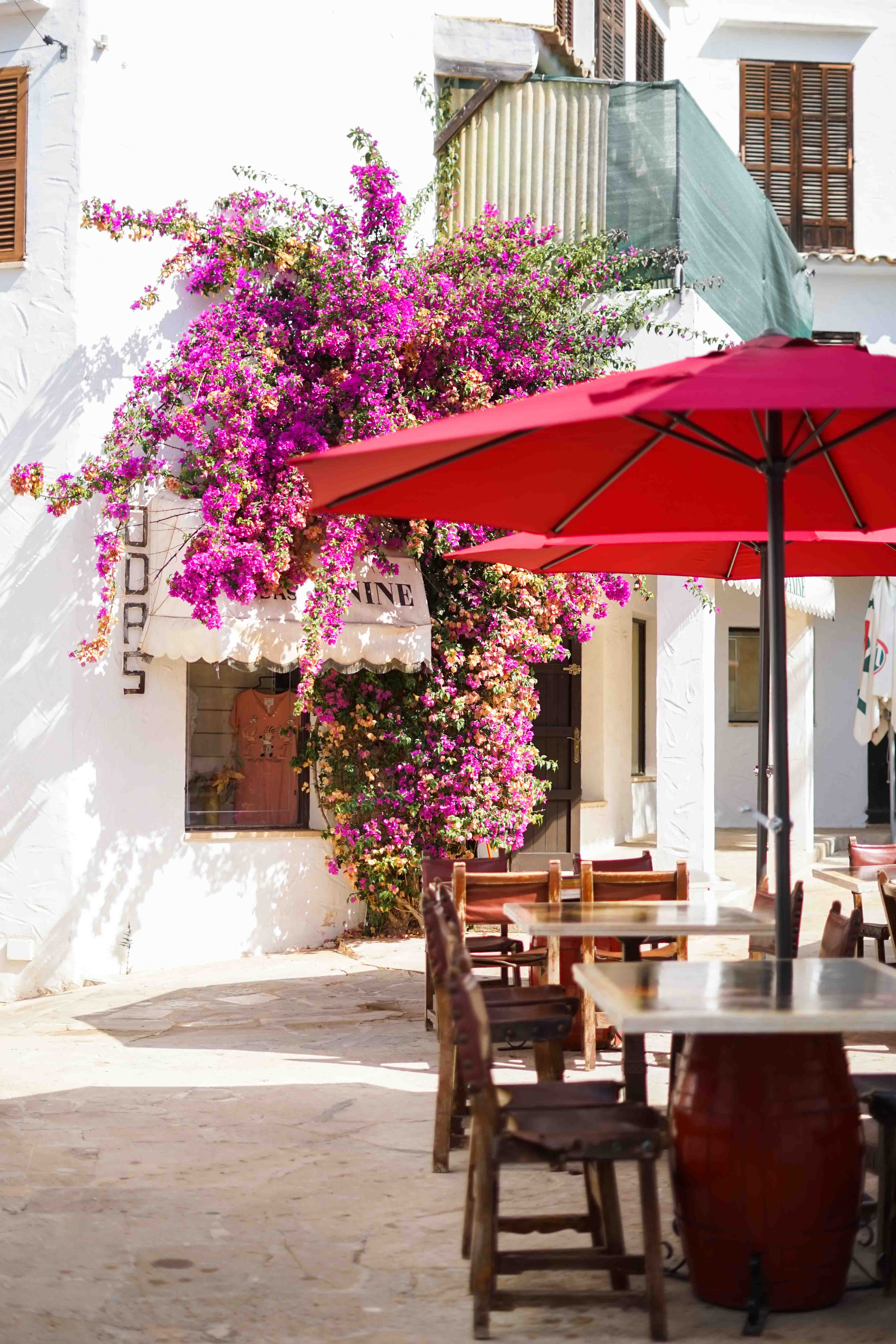 Top 10 Mallorca Instagram Spots Cala D'Or Santorin Blumenlocation Gasse schönste Fotolocations Sehenswürdigkeiten Mallorca 5