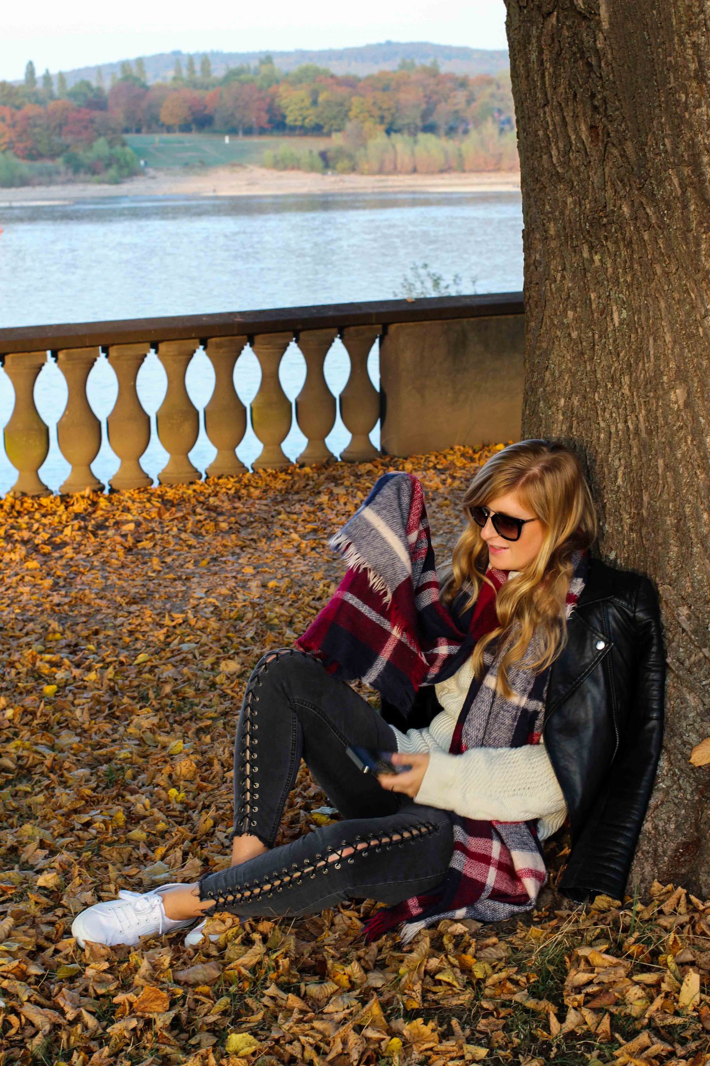 schönste Outfitfotos Herbst Foto Herbstbilder Karo Schal Herbst Must Have Trends 2019 Herbstoutfit 1