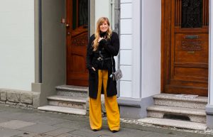 Karo Pullover Wide Leg Pants Gelb Weite Hosen kombinieren Modeblog Outfit Herbst Winter Bonn Blog 3