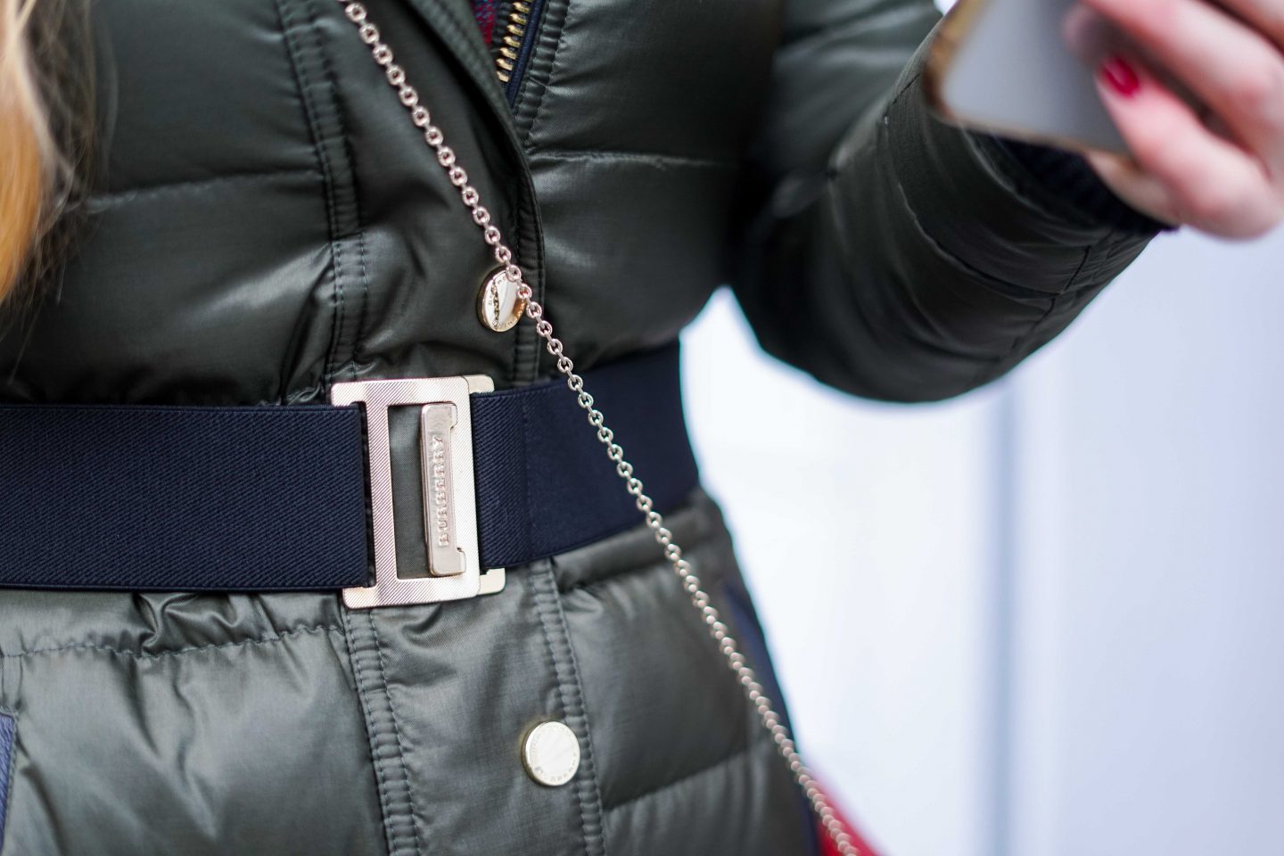 Burberry Winterjacke Grün Gürtel Gold Modeblog Winter Outfit Bonn 5