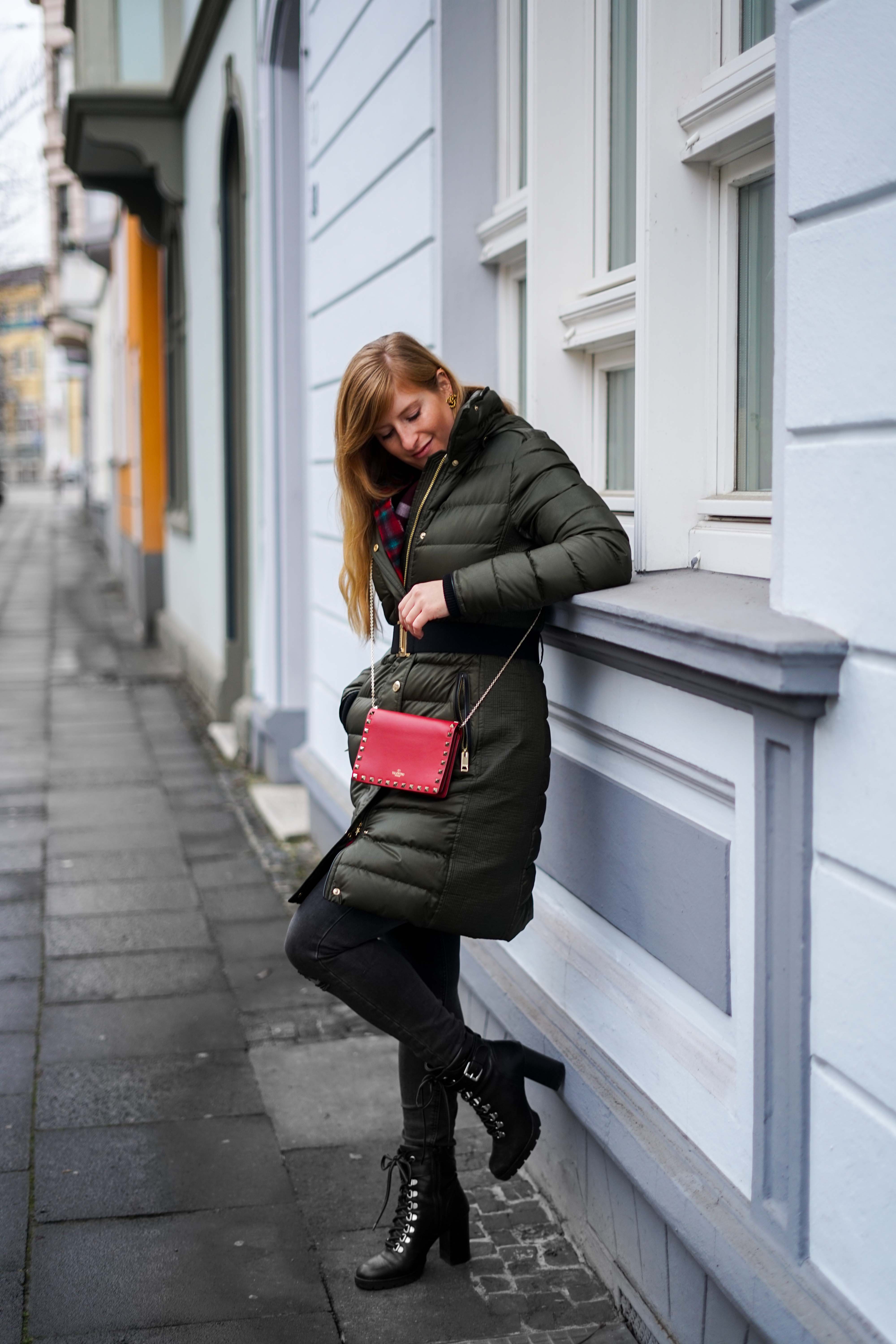 Burberry Winterjacke Grün Modeblog Winter Outfit Bonn Stiefeletten kombinieren 1