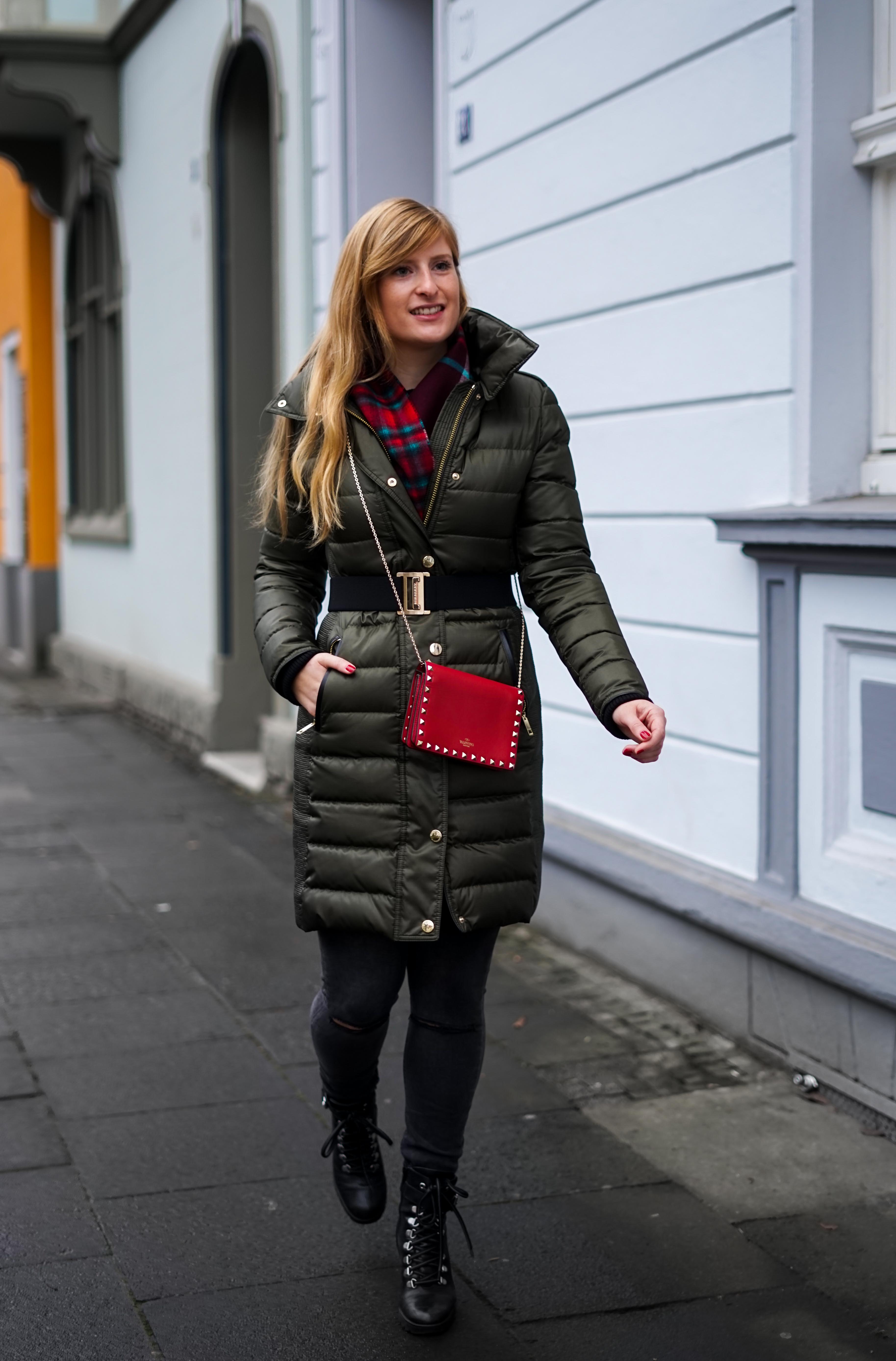 Burberry Winterjacke Grün Modeblog Winter Outfit Bonn Stiefeletten kombinieren 3