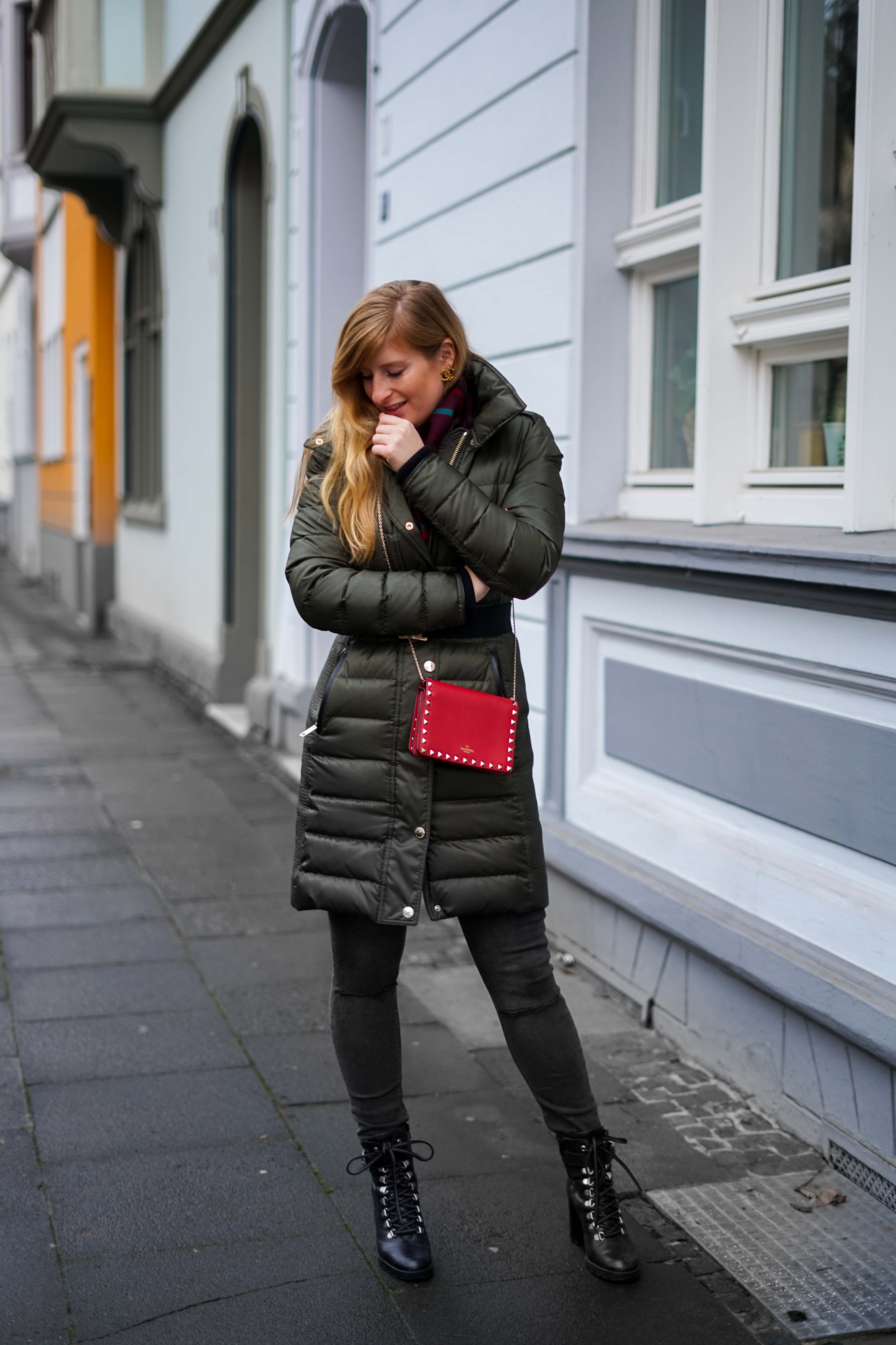 Burberry Winterjacke Grün Modeblog Winter Outfit Bonn Stiefeletten kombinieren 9