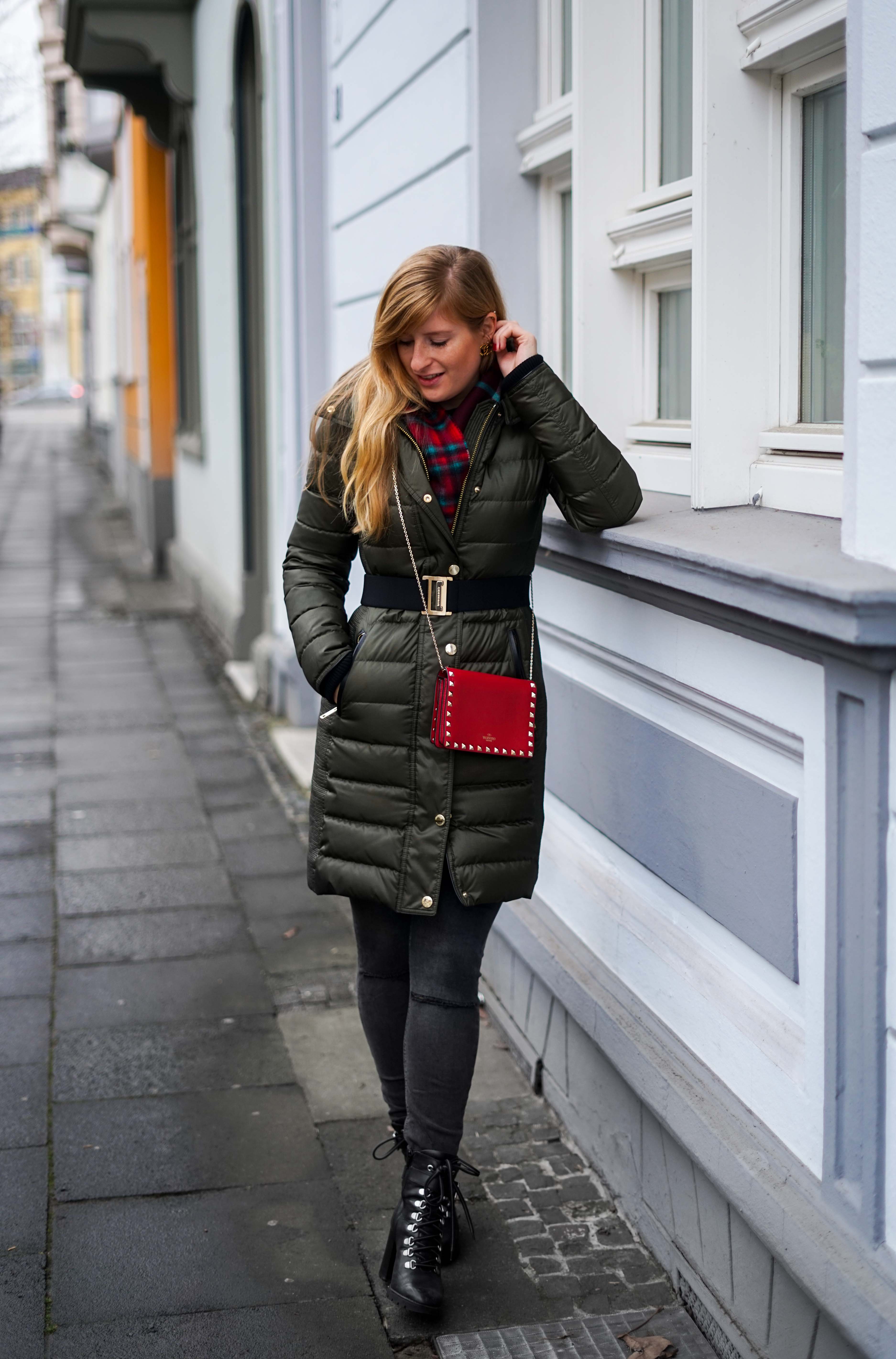 Burberry Winterjacke Grün Modeblog Winter Outfit Bonn Stiefeletten kombinieren 91