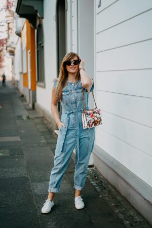 Jeans Jumpsuit Frühlingstrend 2020 Frühlingsoutfit Modeblog Bonn Designertasche Gucci Trend Report 2020 7