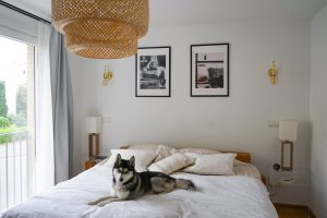 Schlafzimmer Ideen Inspiration Schlafzimmer gestalten skandinavisch Pendelleuchte IKEA SINNERLIG Bambus 2