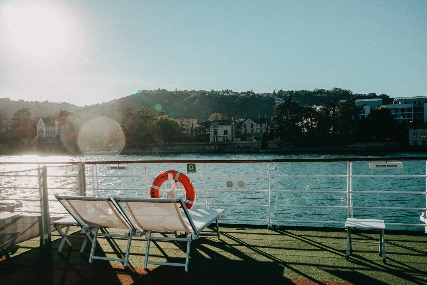 AROSA Flusskreuzfahrt Frankreich A-rosa Bella Schiff Deck Sonnenliege Urlaub Tipps Rhône Saône entdecken