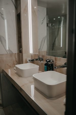 A-ROSA Flusskreuzfahrt Douro Portugal Suite Badezimmer Marmor Reiseblog