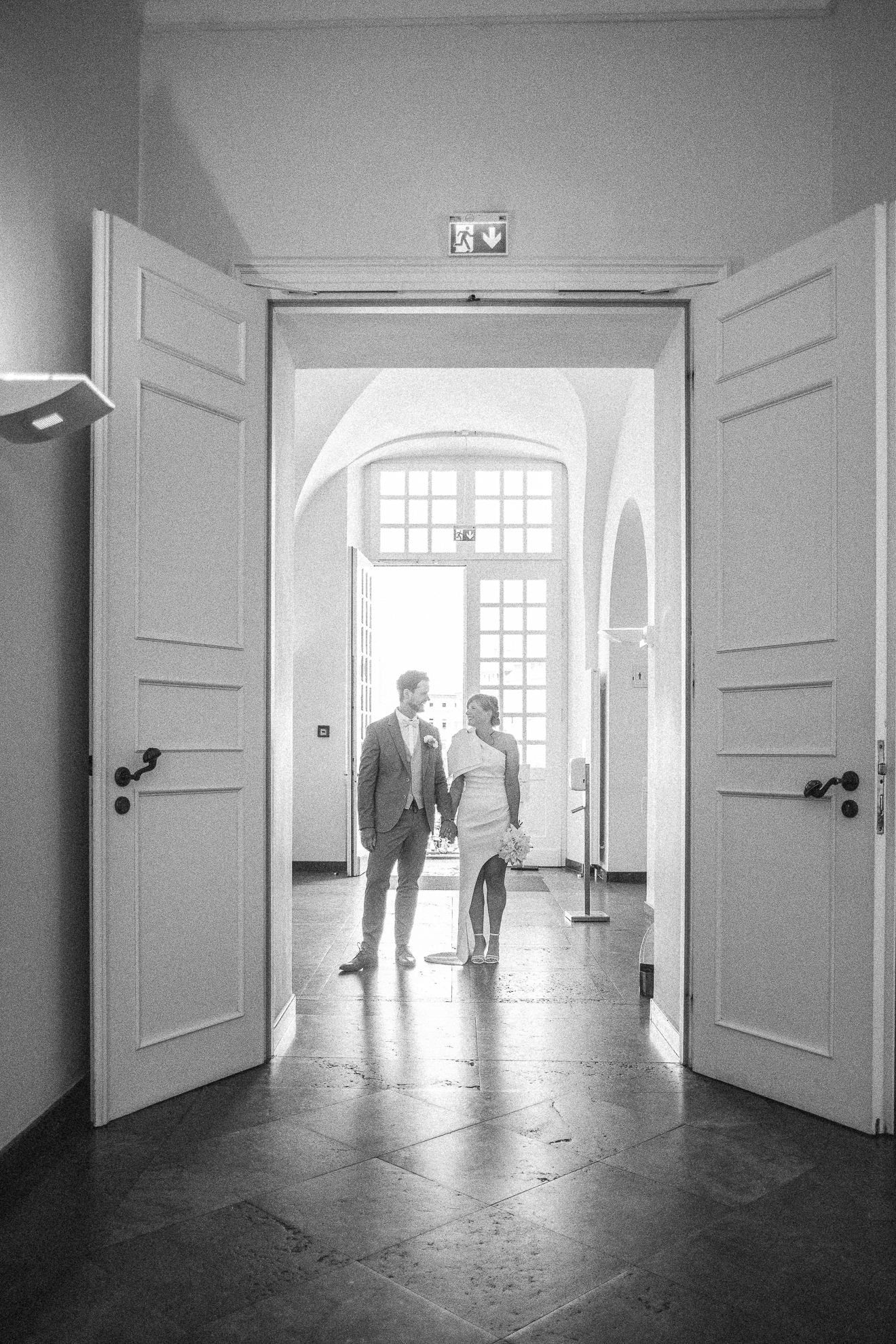 Standesamtliche Hochzeit Bonn altes Rathaus heiraten Brautpaar Flur Trauung
