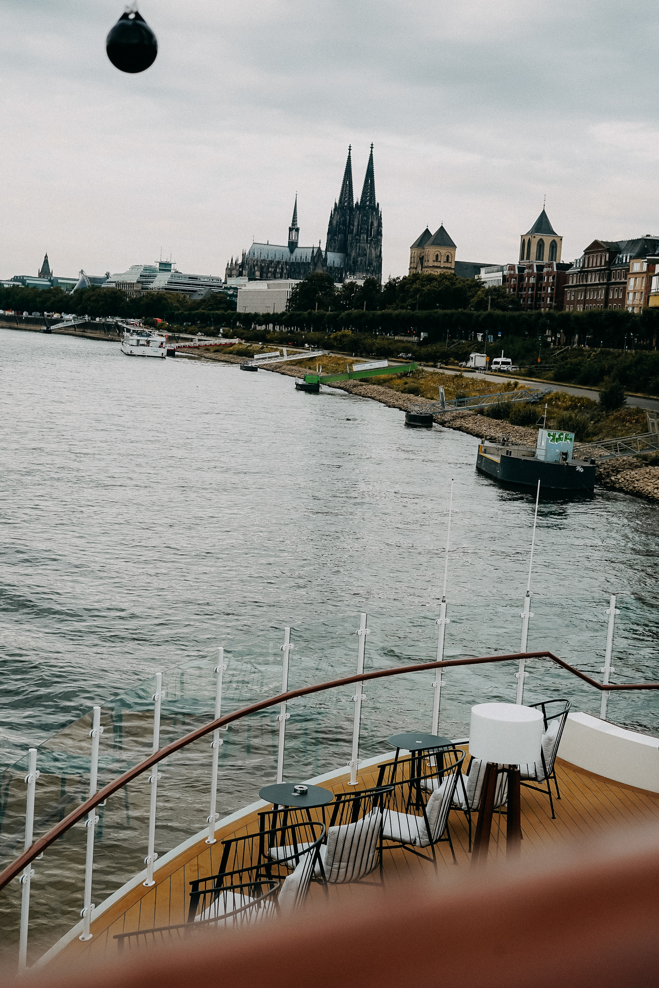 A-ROSA SENA Flusskreuzfahrt Rhein Lounge sitzecken deck Honeymoon Hochzeitsreise Reiseblog Kreuzfahrten