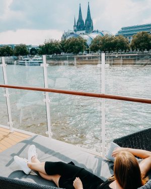 Hochzeitsreise Honeymoon Tipps A-ROSA SENA Flusskreuzfahrt Rhein Lounge Reiseblog Kreuzfahrten Europa 2