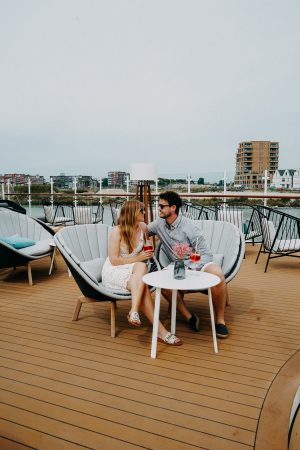 Hochzeitsreise Honeymoon Tipps A-ROSA SENA Flusskreuzfahrt Rhein Lounge Reiseblog Kreuzfahrten Europa