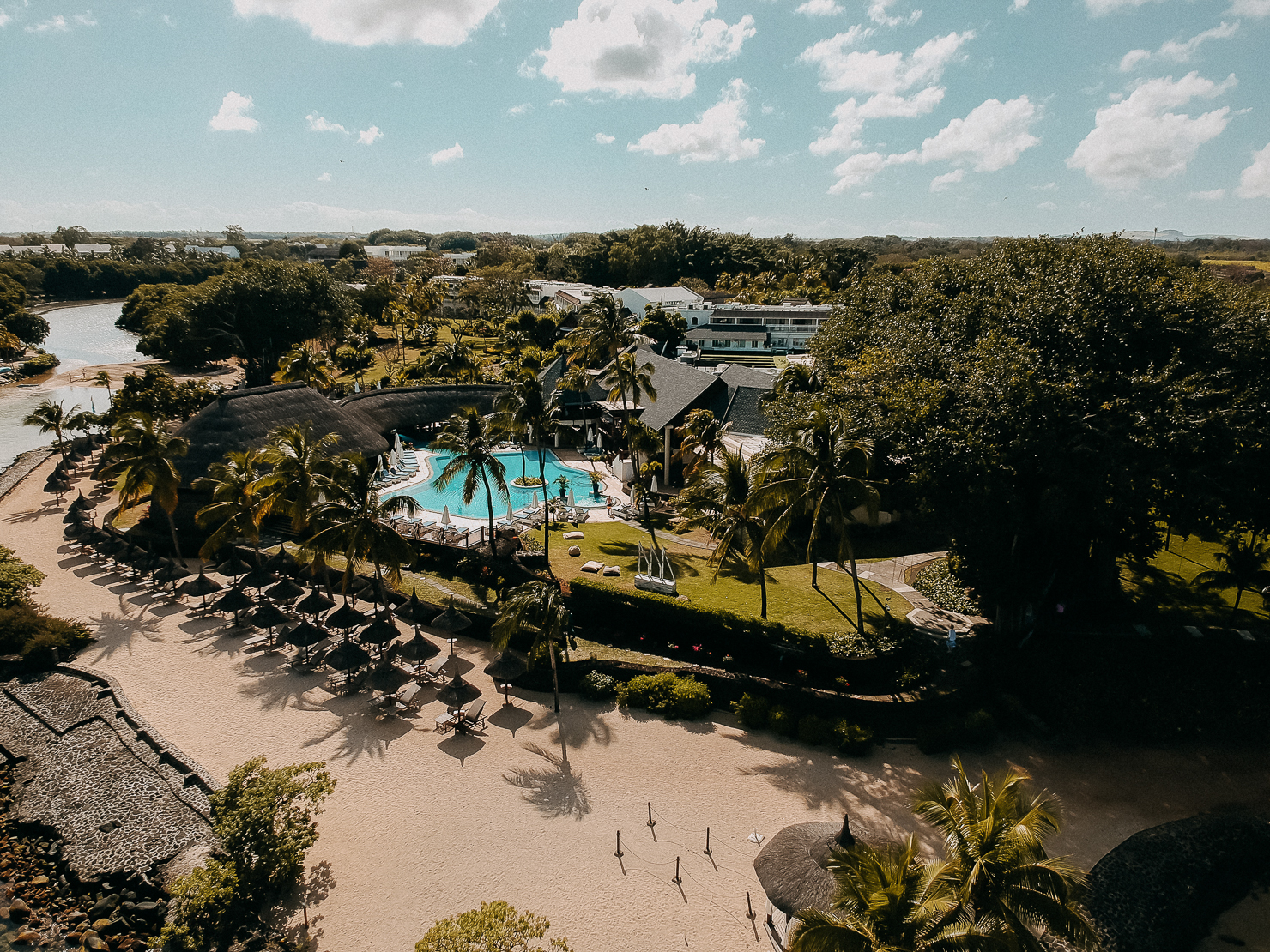 Flitterwochen-Ziel-Flitterwochen-Hotel-Mauritius-Honeymoon-Maritim-Hotel-Resort-Spa-pool-Strand-Mauritius-Reiseblog-