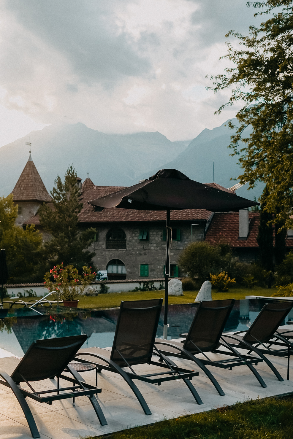 Flitterwochen Ziel Südtirol Meran Castel Rundegg Schloss übernachten besondere Unterkunft Pool 3
