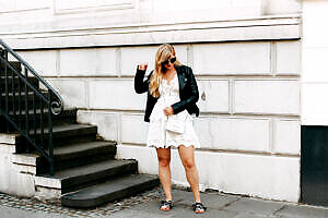 Minikleid Sommer 2023 Spitzenkleid weiß kombinieren Outfit Modeblog Bonn 91