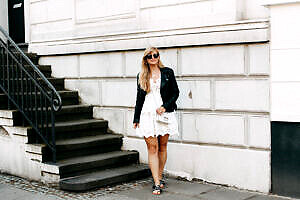 Minikleid Sommer 2023 Spitzenkleid weiß kombinieren Outfit Modeblog Bonn 92
