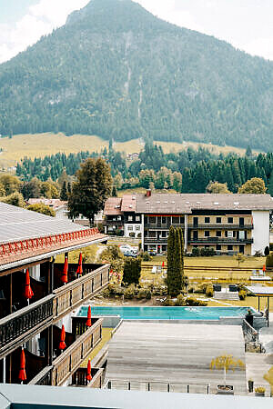 Hotel Franks 5 Sterne Wellnesshotel Oberstdorf Luxushotel Pool Reiseblog