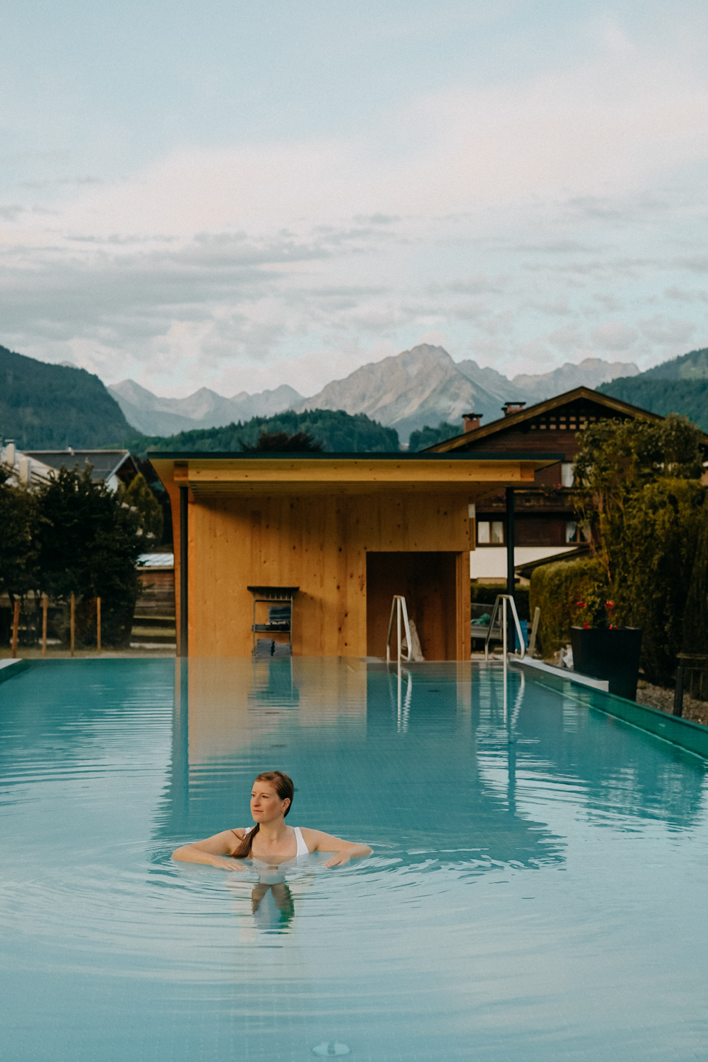 Wellnesshotel Oberstdorf Franks 5 Sterne Luxushotel Infinity Pool Bergpanorama Reiseblog 1
