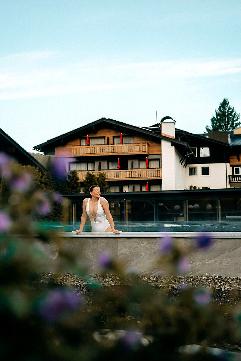 Wellnesshotel Oberstdorf Franks 5 Sterne Luxushotel Infinity Pool Bergpanorama Reiseblog 2