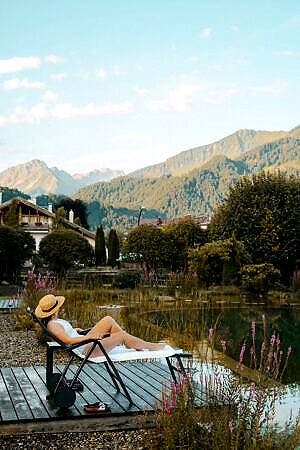 Wellnesshotel Oberstdorf Franks 5 Sterne Luxushotel Naturteich Bergpanorama Reiseblog 2