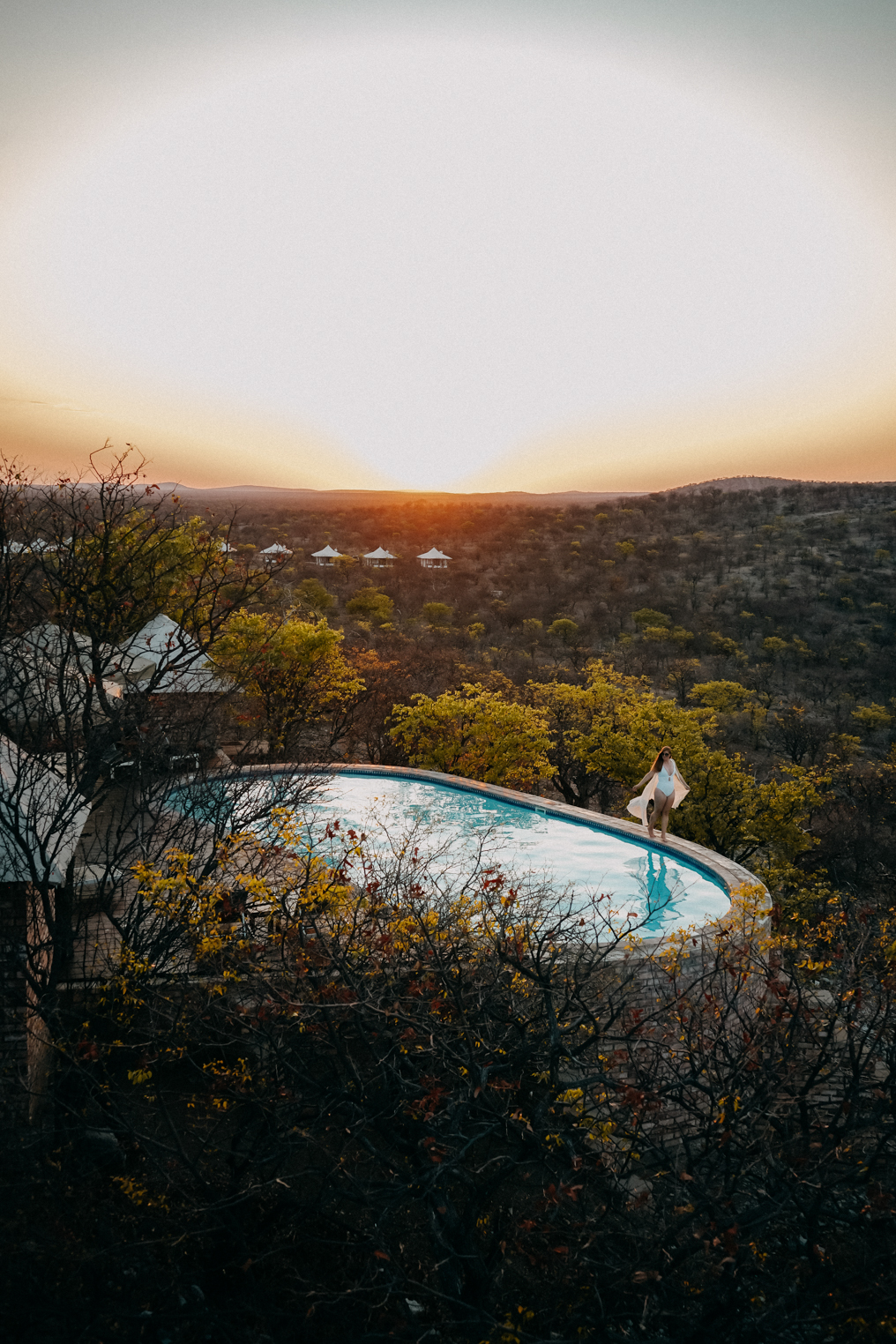 Hotel Namibia Etosha Nationalpark Etosha Safari Lodge Pool Sundowner Ausblick 2