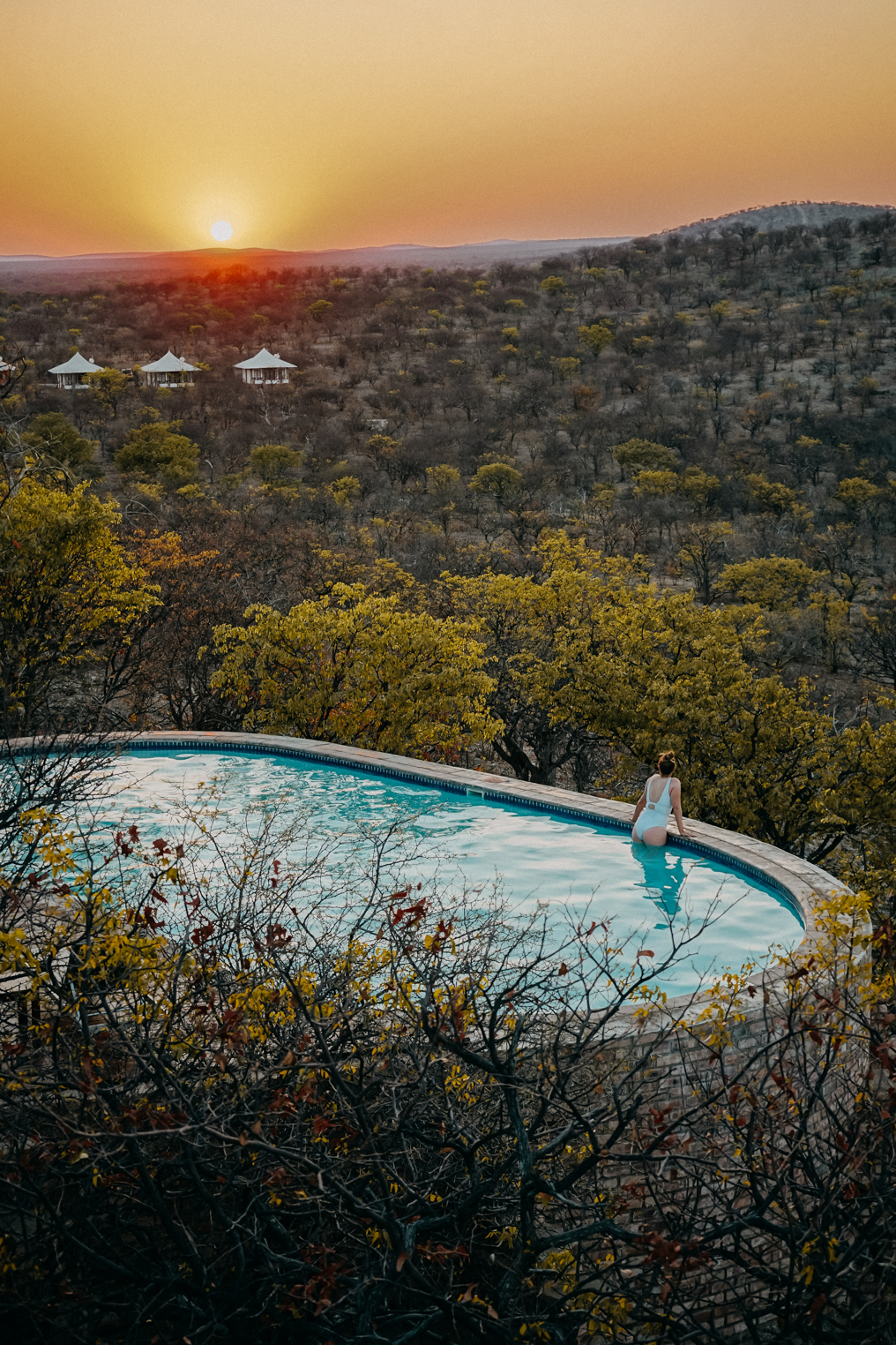 Hotel Namibia Etosha Nationalpark Etosha Safari Lodge Pool Sundowner Ausblick 3